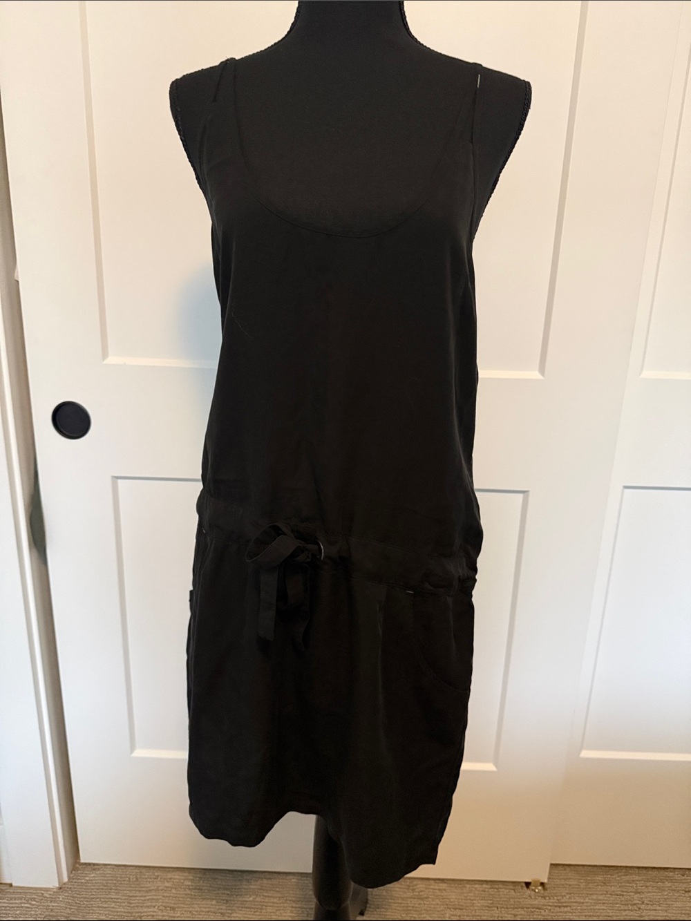 Athleta Black Sleeveless Scoop-Neck Drawstring Waist Mini Dress
